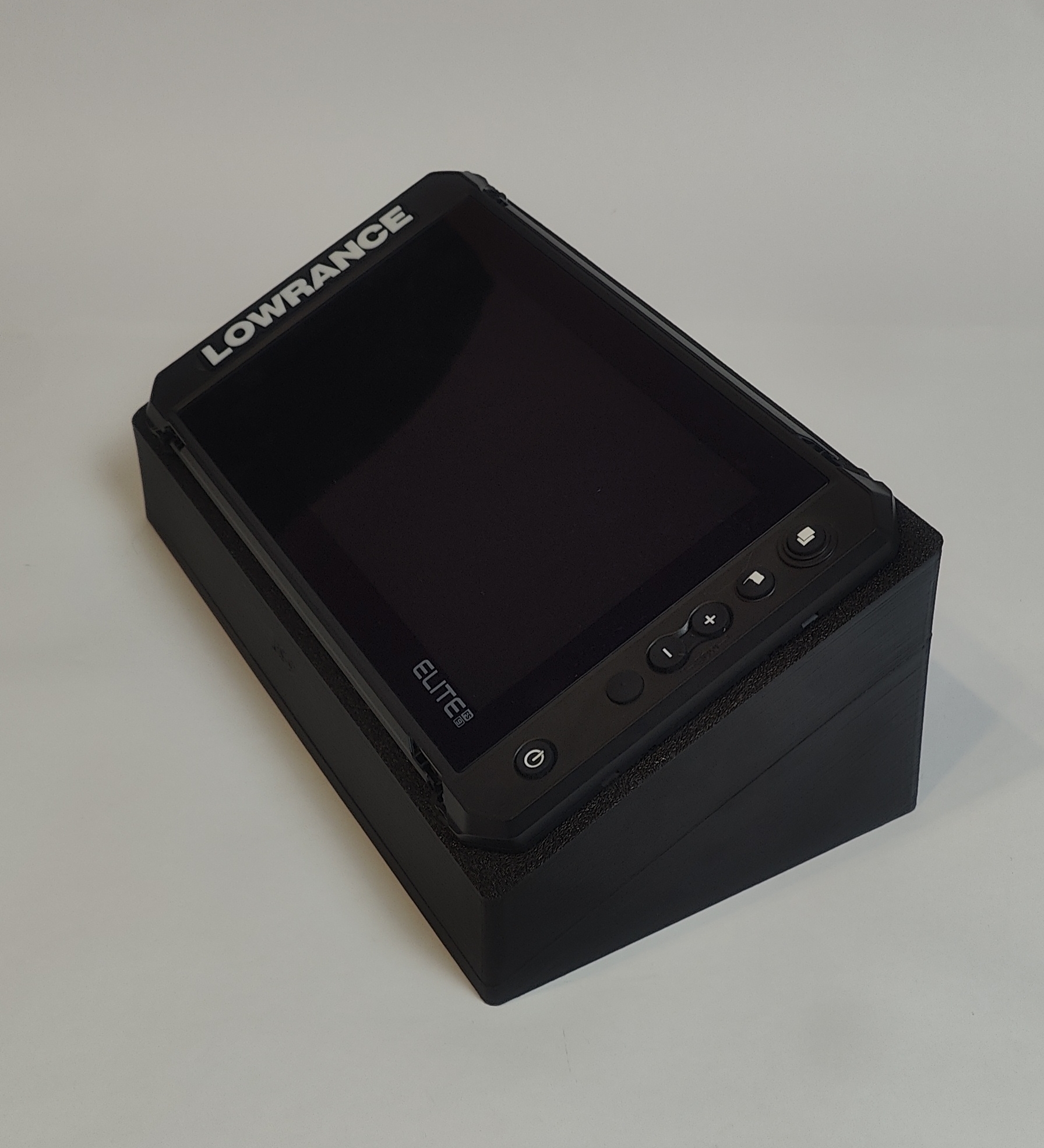 Угловая рамка Lowrance FS 9 для установки на зимний ящик для рыбалки под систему Паноптикс: Garmin panoptix и Lowrance active target