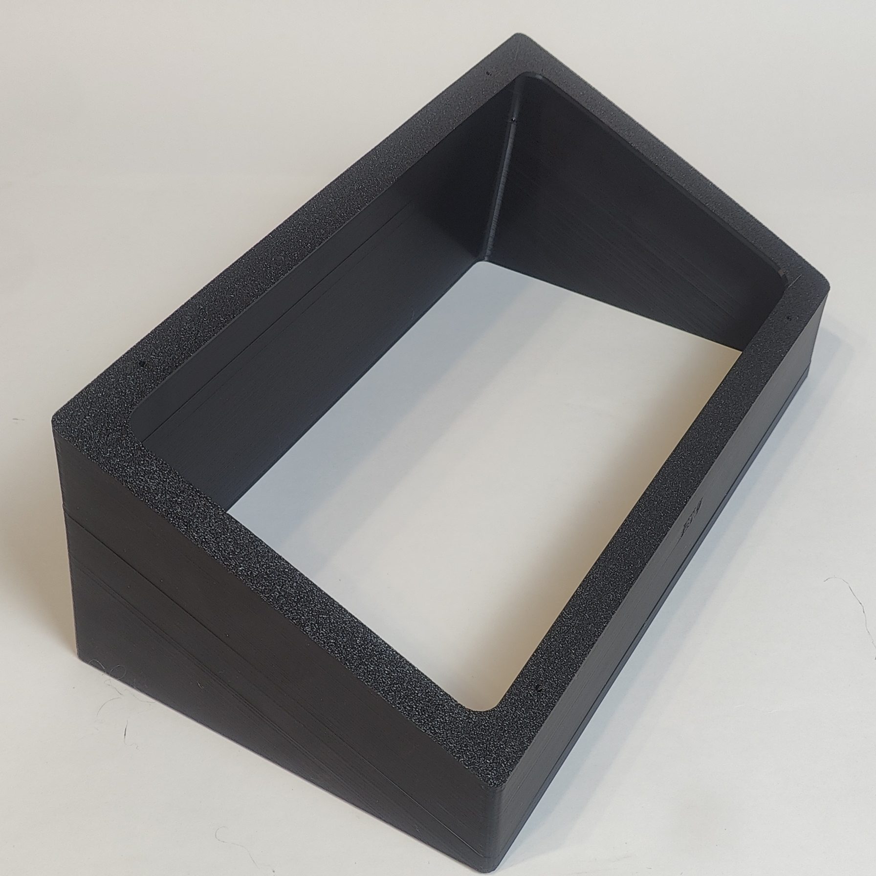 Угловая рамка Lowrance HDS 9 для установки на зимний ящик для рыбалки под систему Паноптикс: Garmin panoptix и Lowrance active target