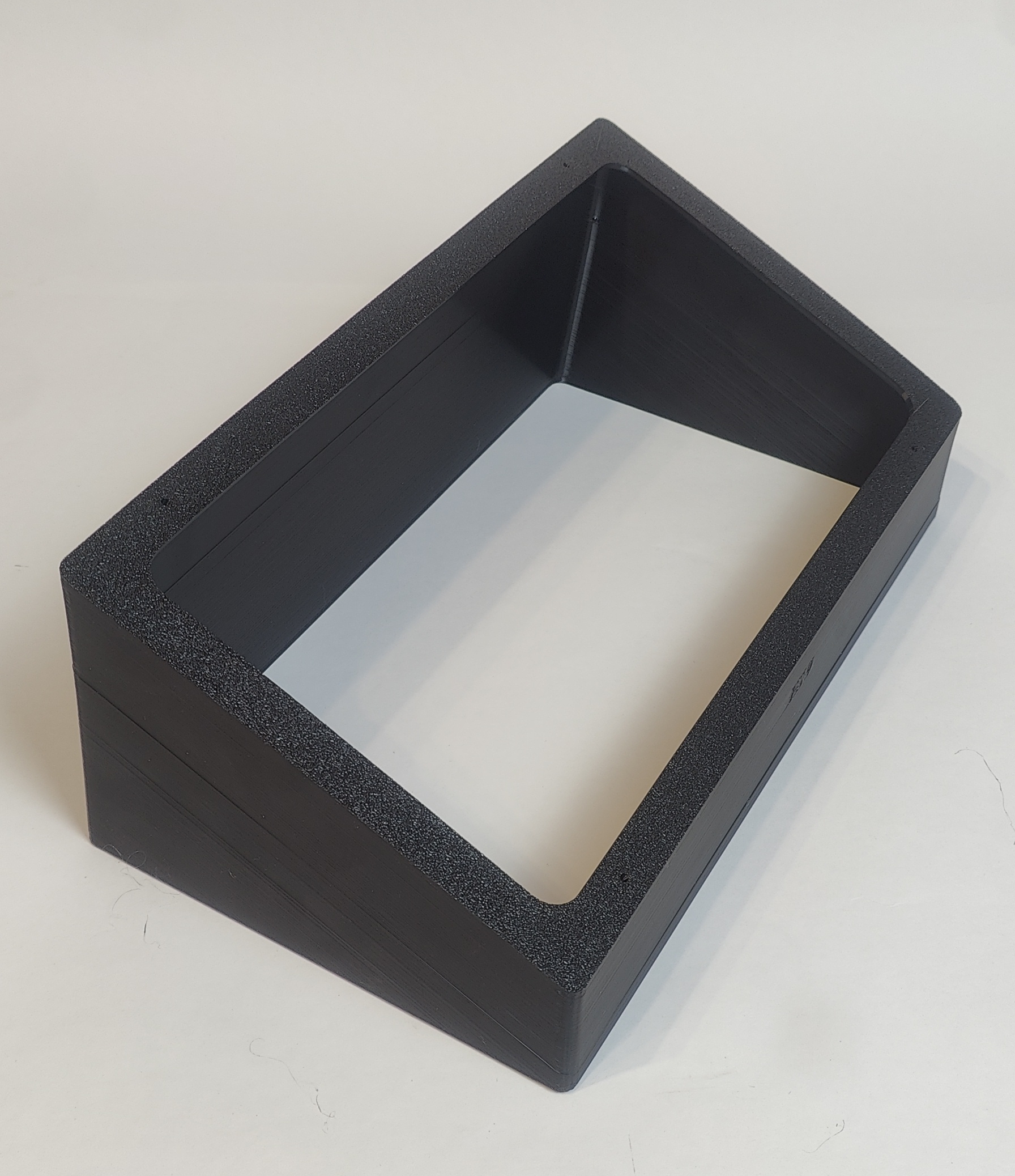 Угловая рамка Lowrance HDS 9 для установки на зимний ящик для рыбалки под систему Паноптикс: Garmin panoptix и Lowrance active target